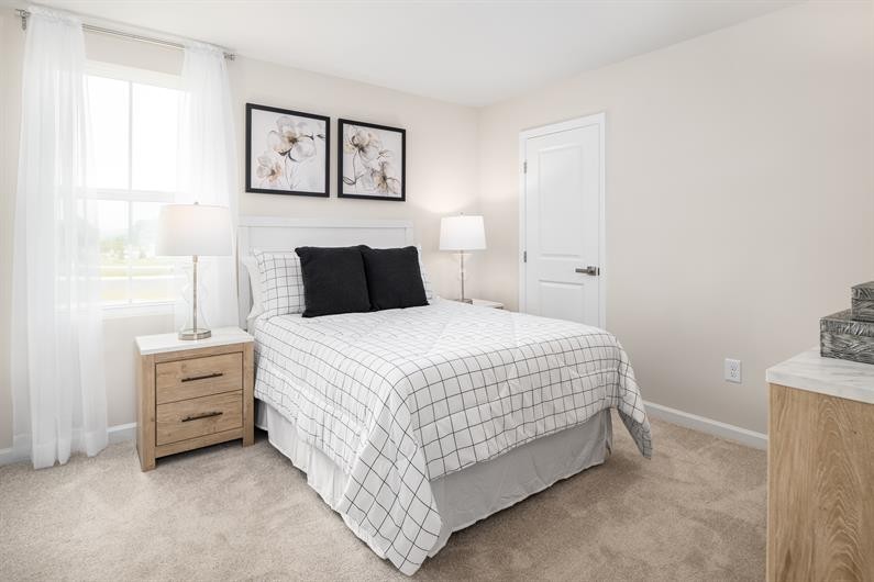 627 Merle Avenue Franklin, KY 42134 - Photo 17 of 19 a bedroom with a bed and painting on the wall