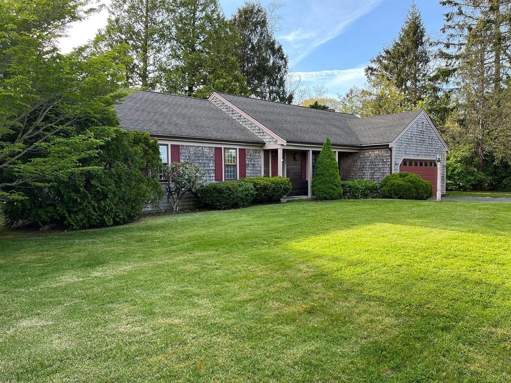 a view of a yard in front of a house