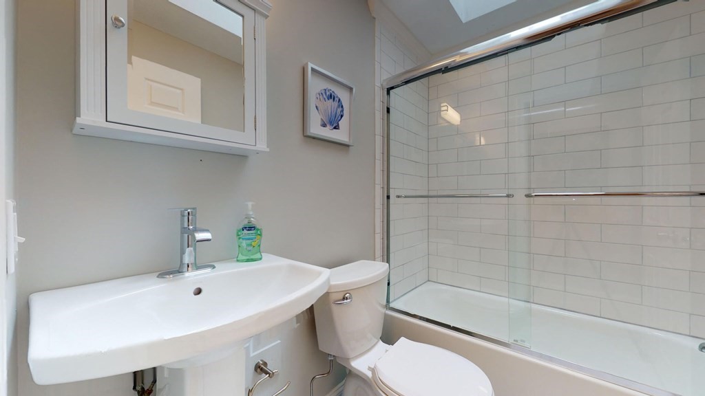 290 Riverview Lane Barnstable, MA 02632 - Photo 15 of 31 a bathroom with a sink mirror toilet and bathtub