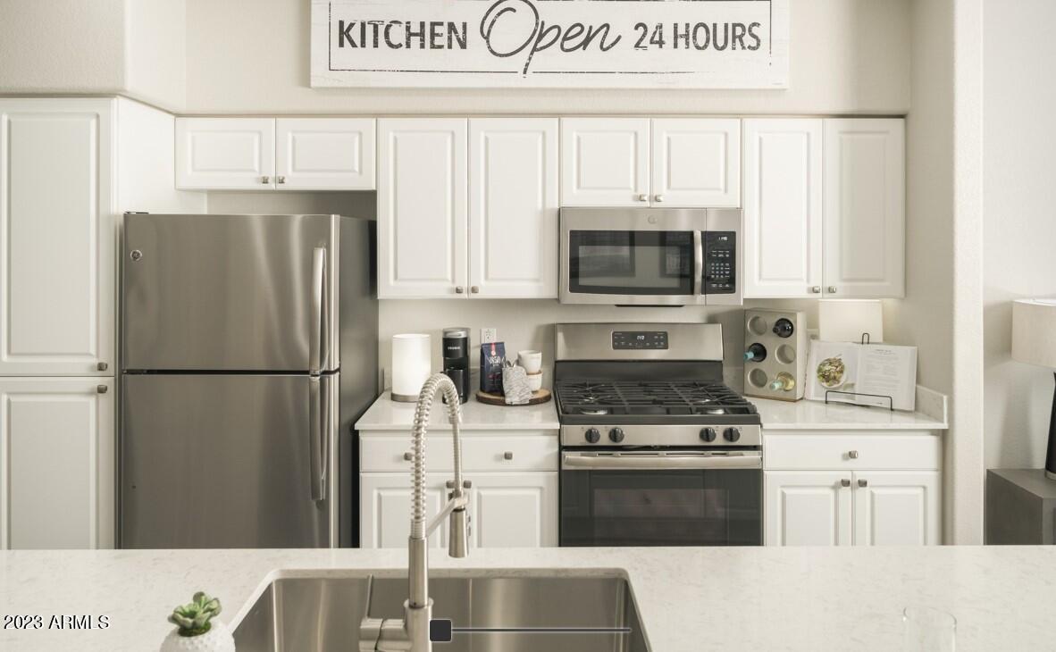 2910 South Greenfield Road, Unit B3B Gilbert, AZ 85295 - Photo 3 of 13 Kitchen