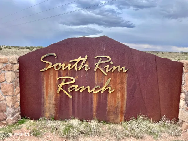 a sign that is on the wall of the building