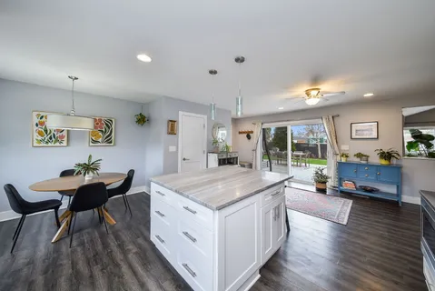$625,000 | 608 Bridle Lane, Wheaton, IL 60187