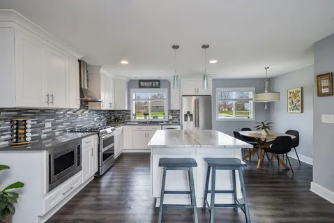 $625,000 | 608 Bridle Lane, Wheaton, IL 60187