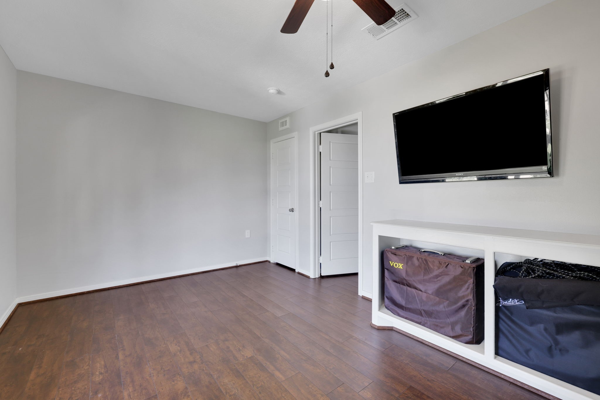 20 Ridgeway Drive Coldspring, TX 77331 - Photo 21 of 40 a view of livingroom with furniture and flat screen tv