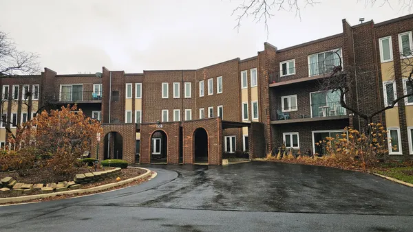 $2,100 | 1550 Sandpebble Drive, Unit 210, Wheeling, IL 60090