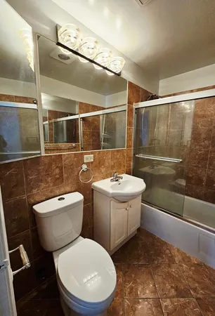 $2,100 | 1550 Sandpebble Drive, Unit 210, Wheeling, IL 60090