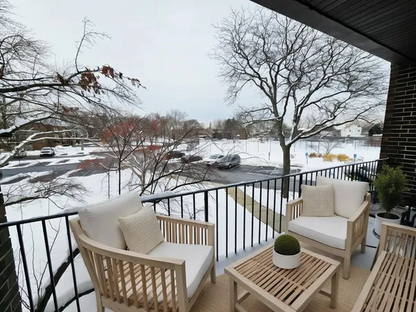 $2,100 | 1550 Sandpebble Drive, Unit 210, Wheeling, IL 60090