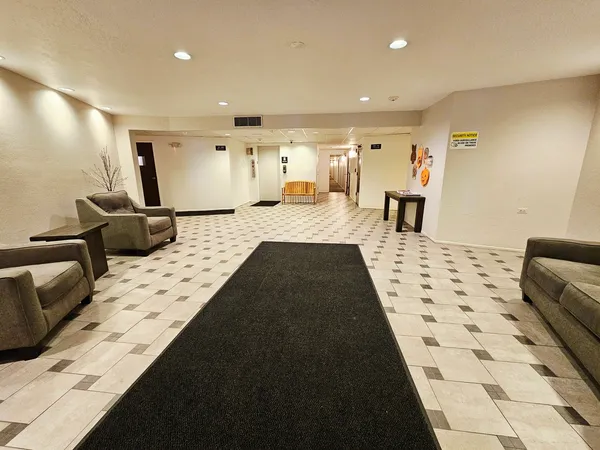 $2,100 | 1550 Sandpebble Drive, Unit 210, Wheeling, IL 60090