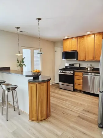 $2,100 | 1550 Sandpebble Drive, Unit 210, Wheeling, IL 60090