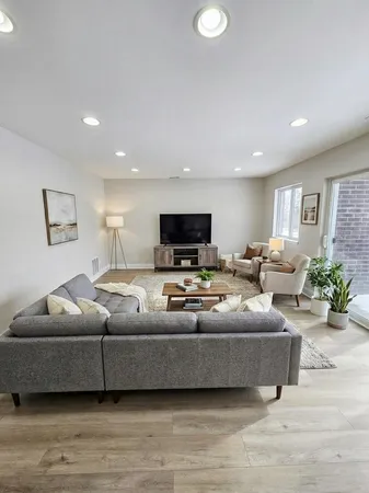 $2,100 | 1550 Sandpebble Drive, Unit 210, Wheeling, IL 60090