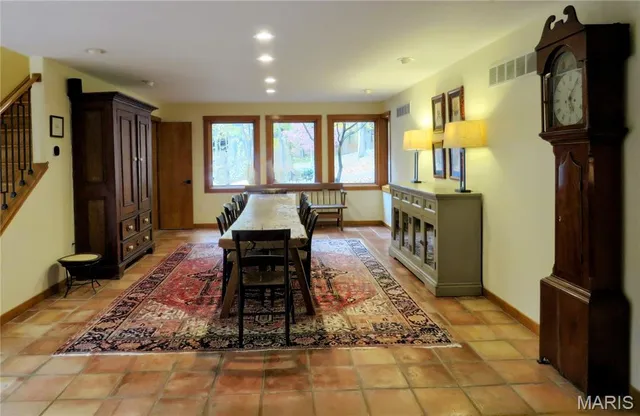 $1,100,000 | 5 Chesterfield Lakes Road, Chesterfield, MO 63005