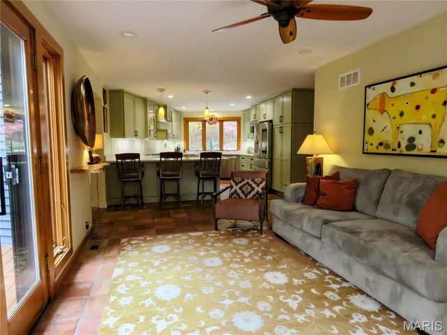 $1,100,000 | 5 Chesterfield Lakes Road, Chesterfield, MO 63005