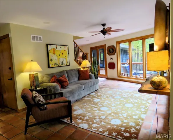 $1,100,000 | 5 Chesterfield Lakes Road, Chesterfield, MO 63005