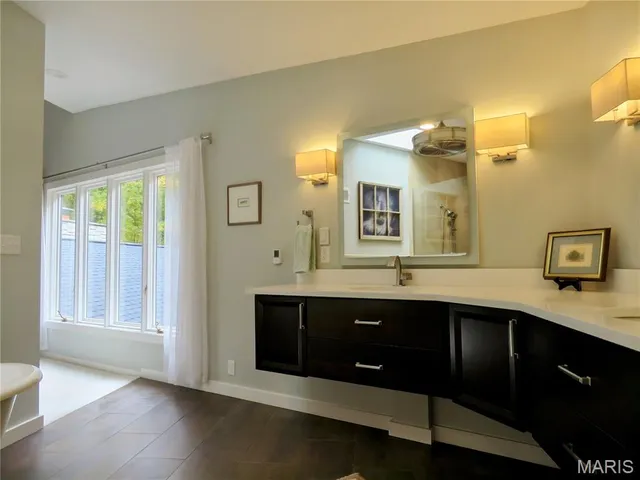 $1,100,000 | 5 Chesterfield Lakes Road, Chesterfield, MO 63005