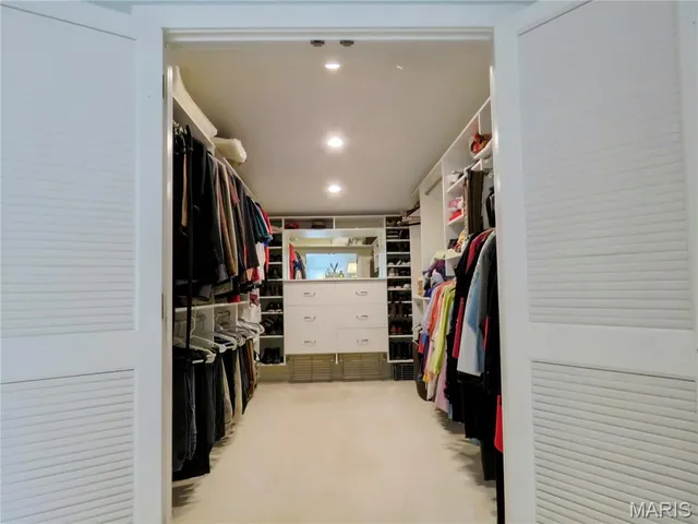 $1,100,000 | 5 Chesterfield Lakes Road, Chesterfield, MO 63005