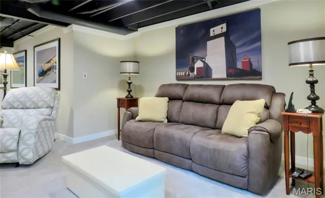 $1,100,000 | 5 Chesterfield Lakes Road, Chesterfield, MO 63005