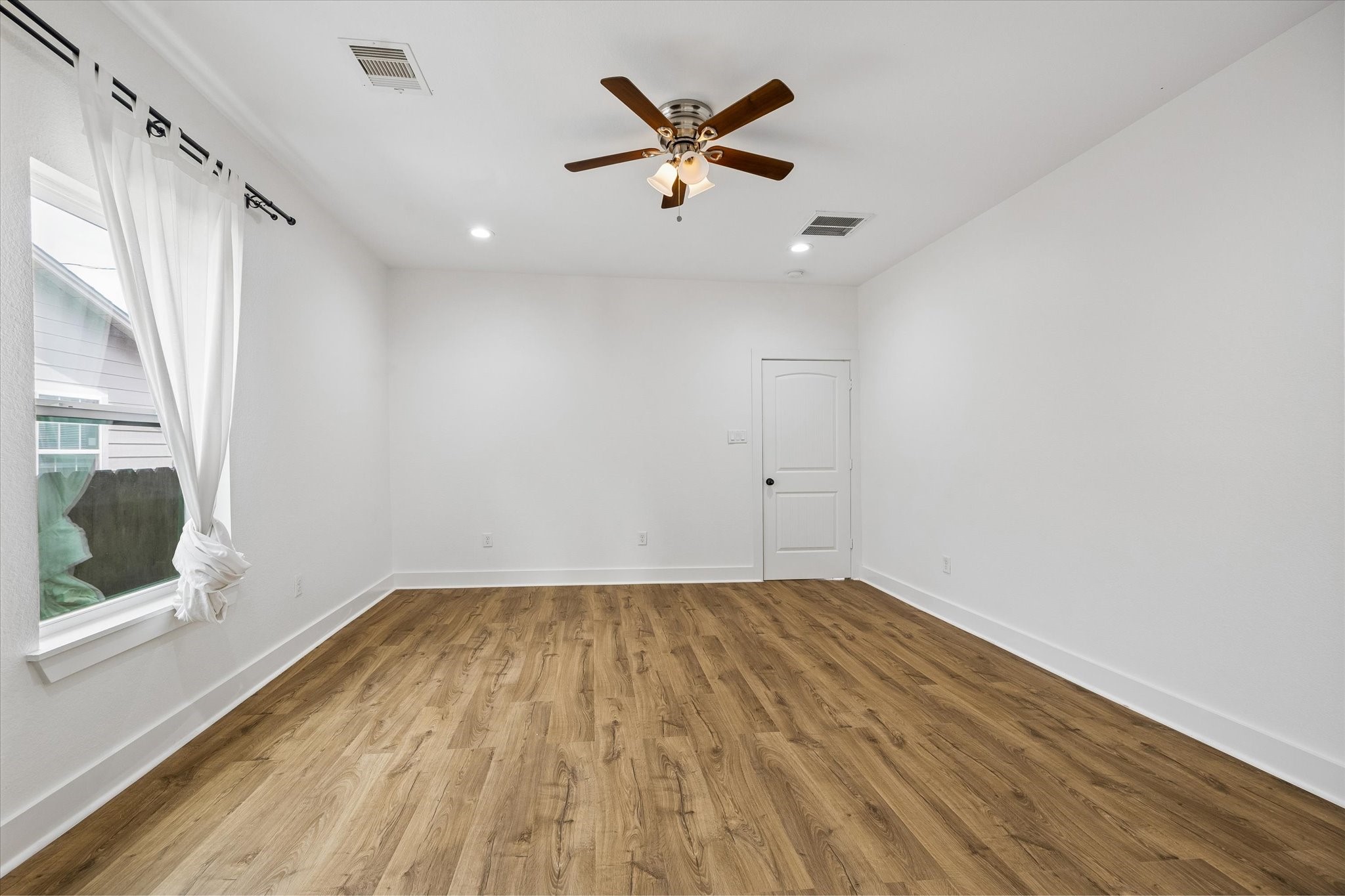 5105 Chapman Street Houston, TX 77009 - Photo 28 of 49 Main House - Secondary Bedroom