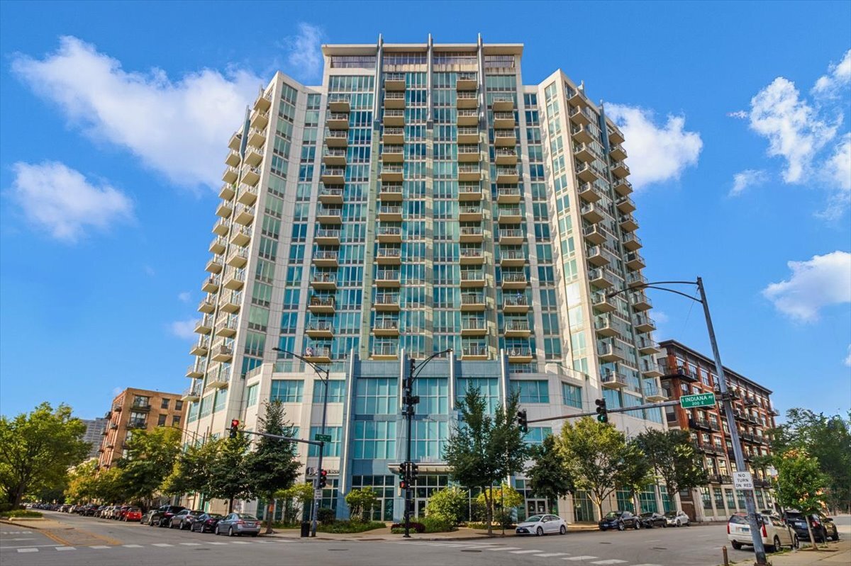 1600 South Indiana Avenue, Unit 908 Chicago, IL 60616 - Photo 1 of 26 a front view of a building