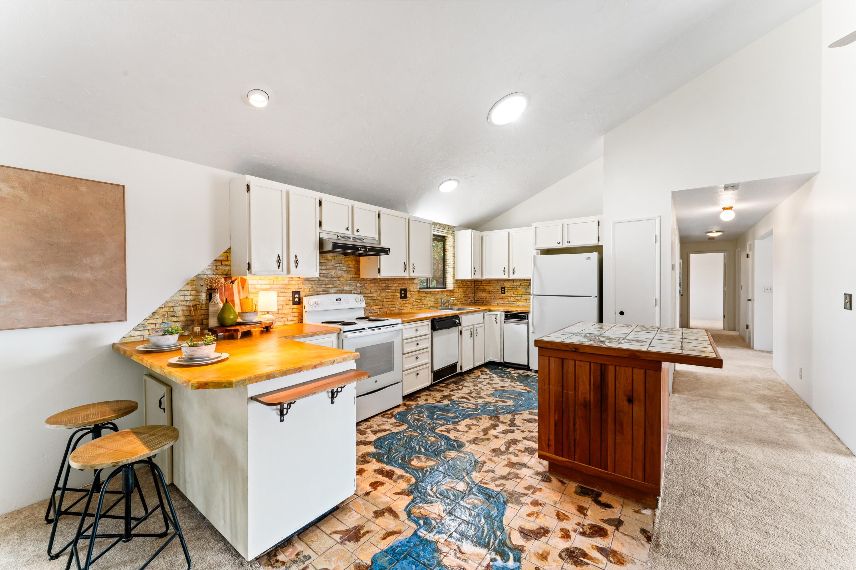 17845 Plainview Road Bend, OR 97703 - Photo 18 of 41 Kitchen w/ Island & Breakfast Bars (2)