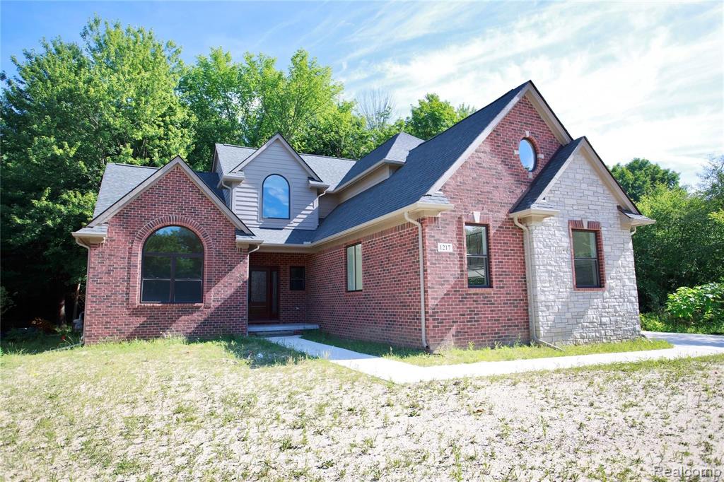 1217 Bloomer Road Rochester Hills, MI 48307 - Photo 4 of 42