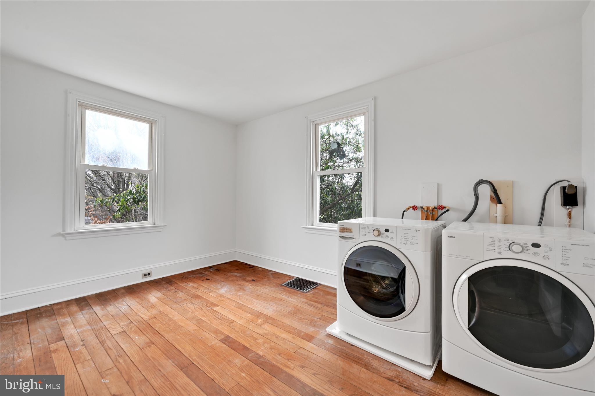 1211 River Road Quarryville, PA 17566 - Photo 20 of 33 a view of livingroom with washer and dryer