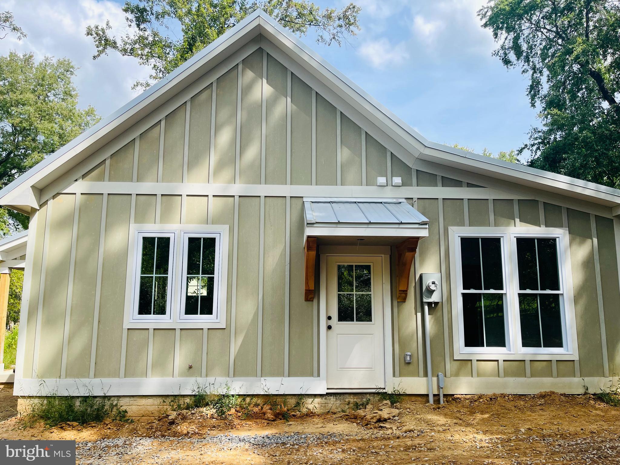 9233 Patrick Street Upperville, VA 20184 - Photo 6 of 30 Side entrance view