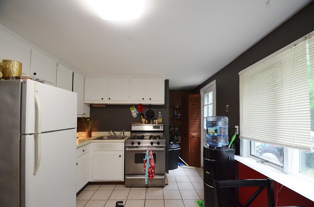 20 Radcliffe Road Billerica, MA 01821 - Photo 5 of 26