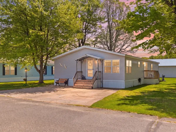 $140,000 | 166 Aspen Street Northeast, Cedar Springs, MI 49319