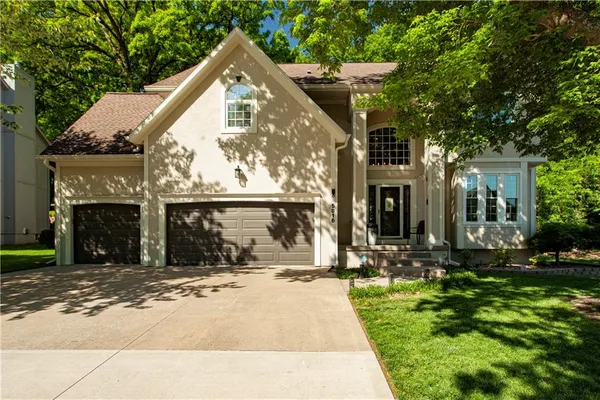 $524,900 | 5816 Northeast Ruby Court, Lee's Summit, MO 64064