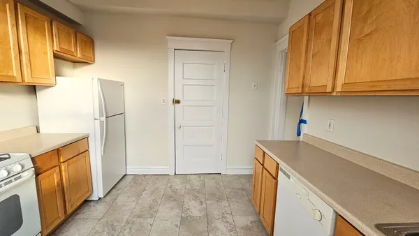 $1,695 | 3800 North Wilton Avenue, Unit 3W, Chicago, IL 60613