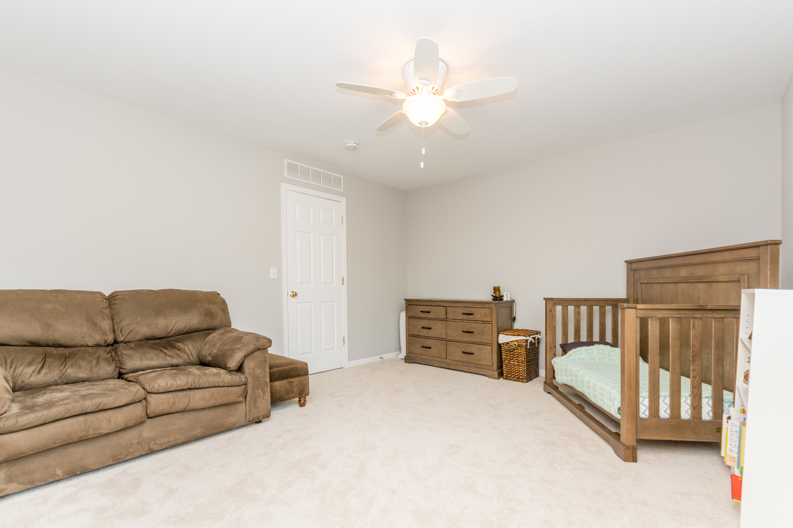 141 Enclave Circle, Unit B Bolingbrook, IL 60440 - Photo 37 of 41 a living room with furniture
