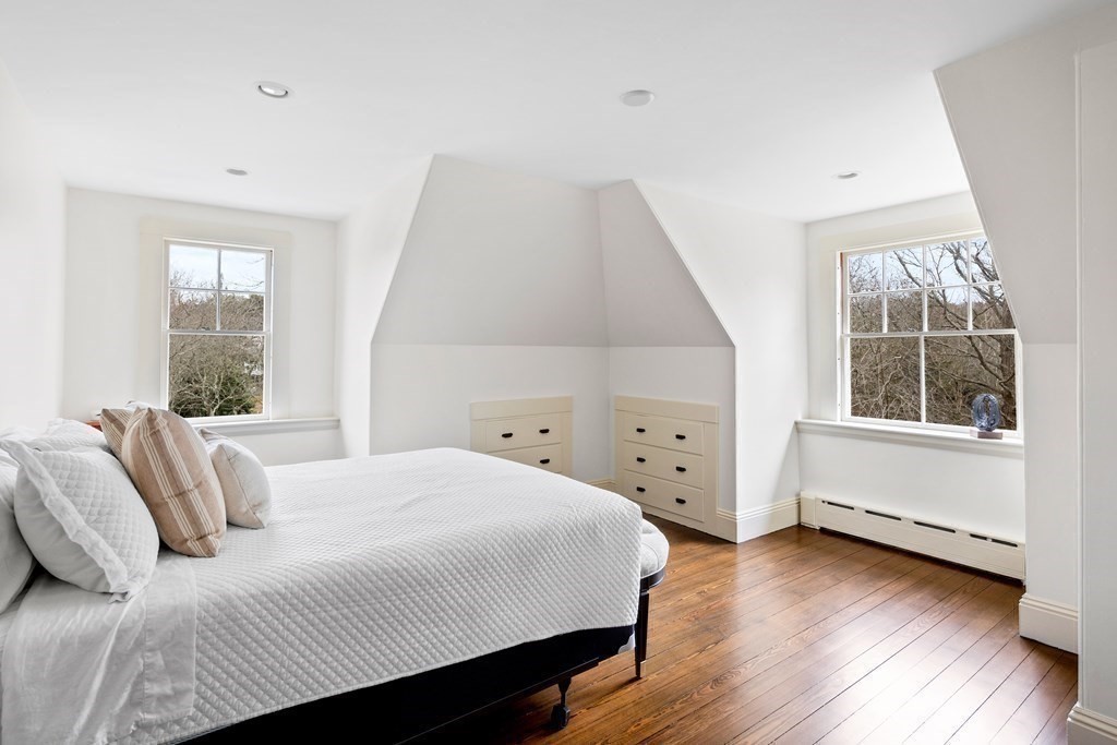 15 Old Neck Road Manchester, MA 01944 - Photo 20 of 24 a bedroom with a bed and a window