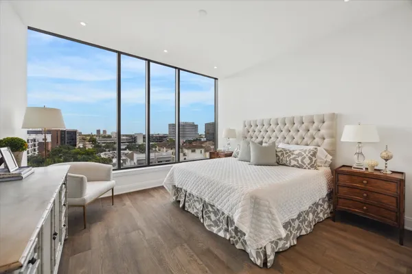 $995,000 | 2323 West Main Street, Unit 603, Houston, TX 77098