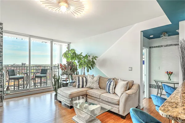 $3,950 | 1 West Exchange Street, Unit 2107, Providence, RI 02903