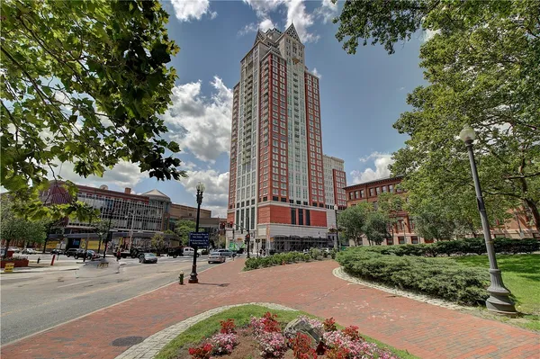 $3,950 | 1 West Exchange Street, Unit 2107, Providence, RI 02903