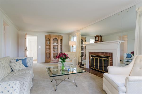 312 Woodcliff Road Newton, MA 02461 - Photo 3 of 20 Gallery Image 3