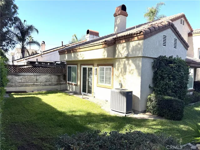 a view of a house with backyard and sitting area