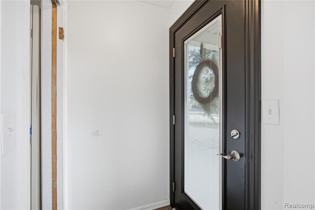 28642 West Seven Mile Road Livonia, MI 48152 - Photo 3 of 44 Gallery Image 3