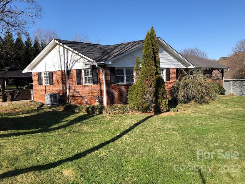 746 Monte Vista Road Candler, NC 28715 - Photo 7 of 45 Gallery Image 7