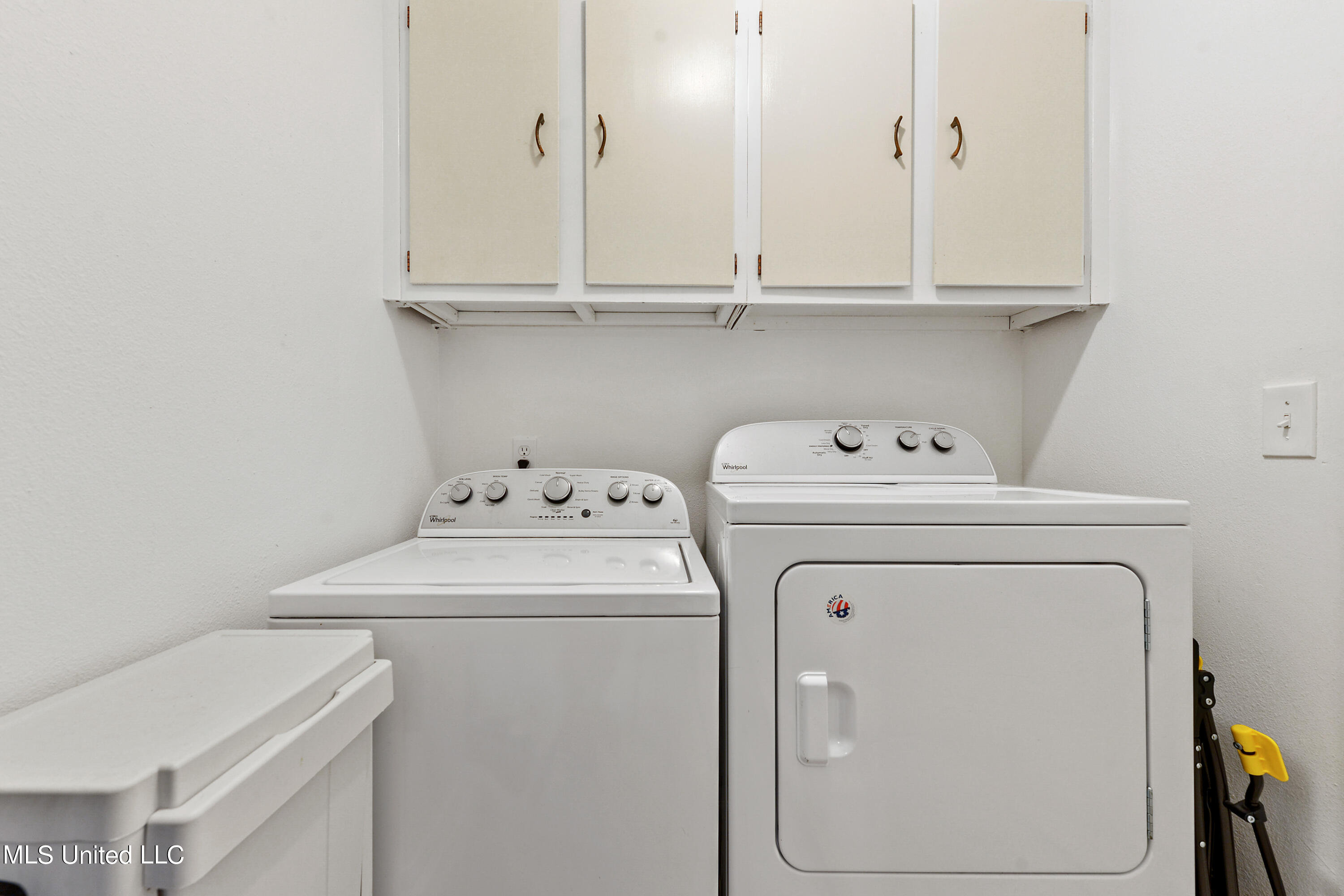 2115 Millswood Road Picayune, MS 39466 - Photo 20 of 25 Laundry room