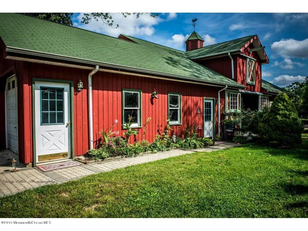 129 Colts Neck Road Farmingdale, NJ 07727 - Photo 3 of 6 03-The Barn