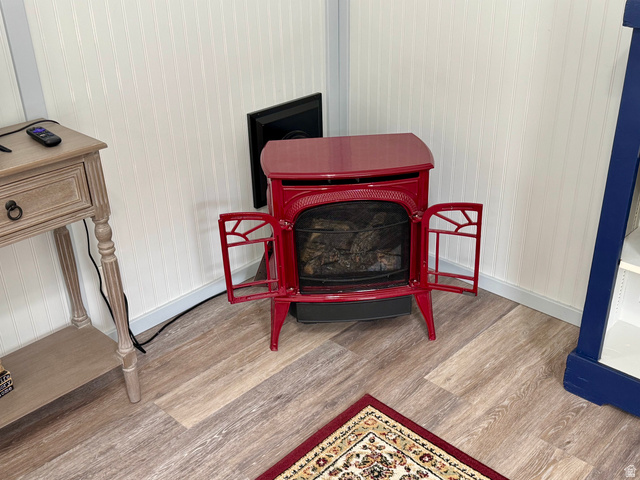 972 Ridgeway Loop, Unit 228 Garden City, UT 84028 - Photo 8 of 26 Detailed view of a propane stove and wood finished floors