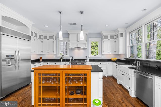 $2,850,000 | 2115 Elliott Avenue, McLean, VA 22101