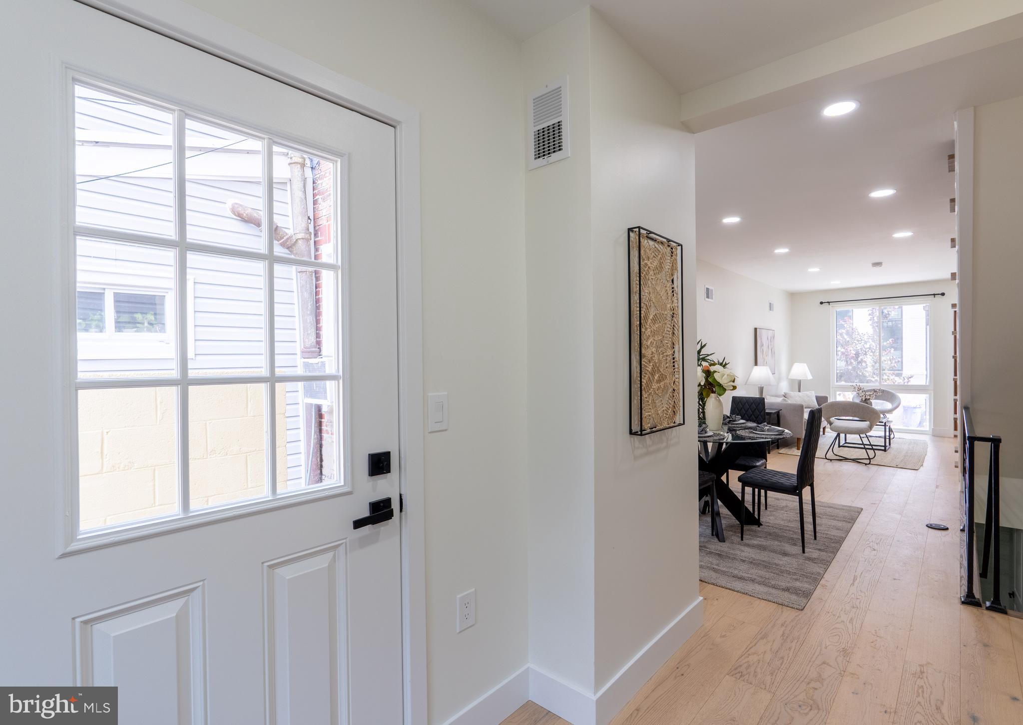 622 McClellan Street Philadelphia, PA 19148 - Photo 18 of 52 a dining room with furniture and a window