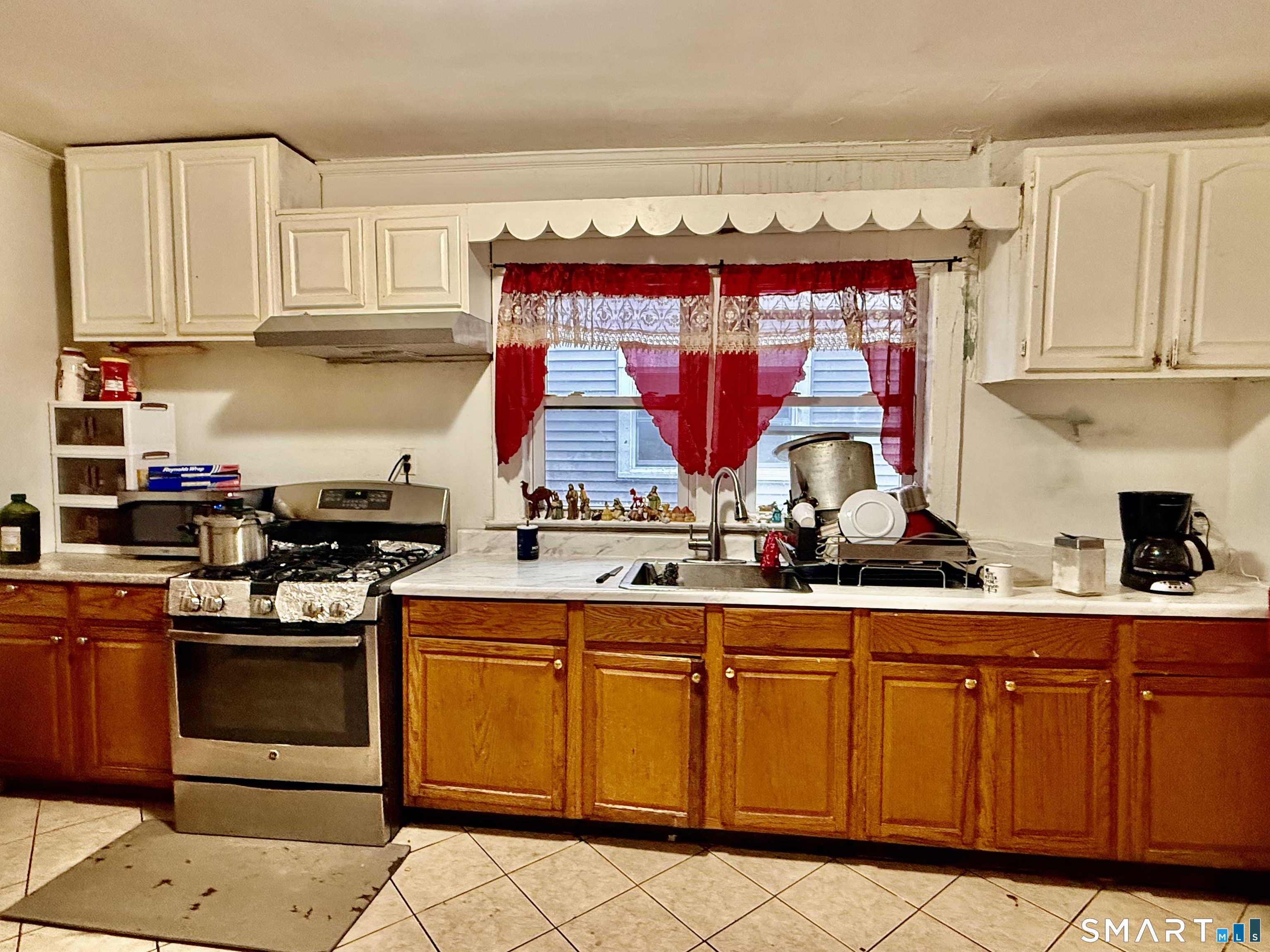 60 Stephen Street Stamford, CT 06902 - Photo 16 of 29 1st Fl Eat-In Kitchen with some new appliances-New Gas Stove, New Hood, New Sink, Etc.,