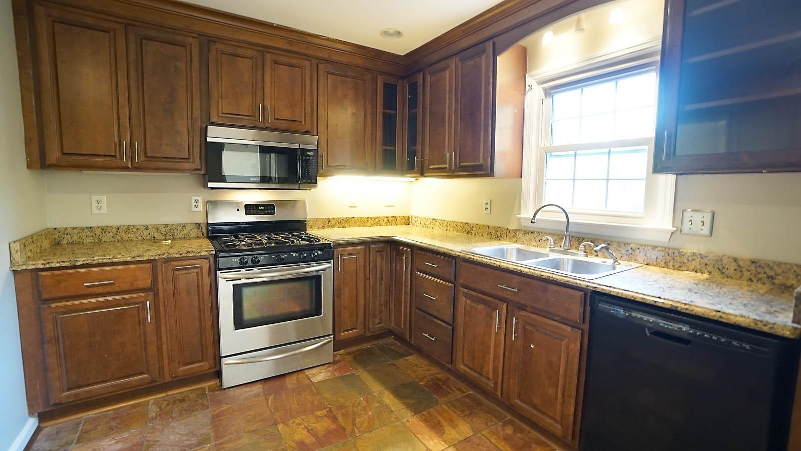 406 Snelling Road Raleigh, NC 27609 - Photo 8 of 25 Kitchen