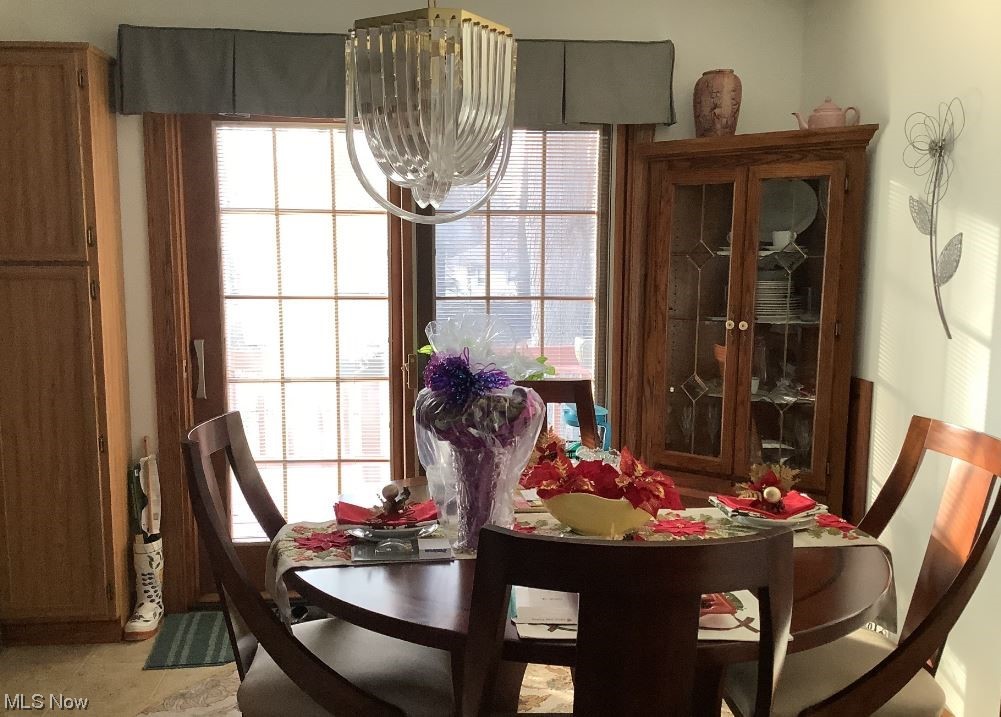 2320 South Meridian Road Austintown, OH 44511 - Photo 6 of 24 View of tiled dining room