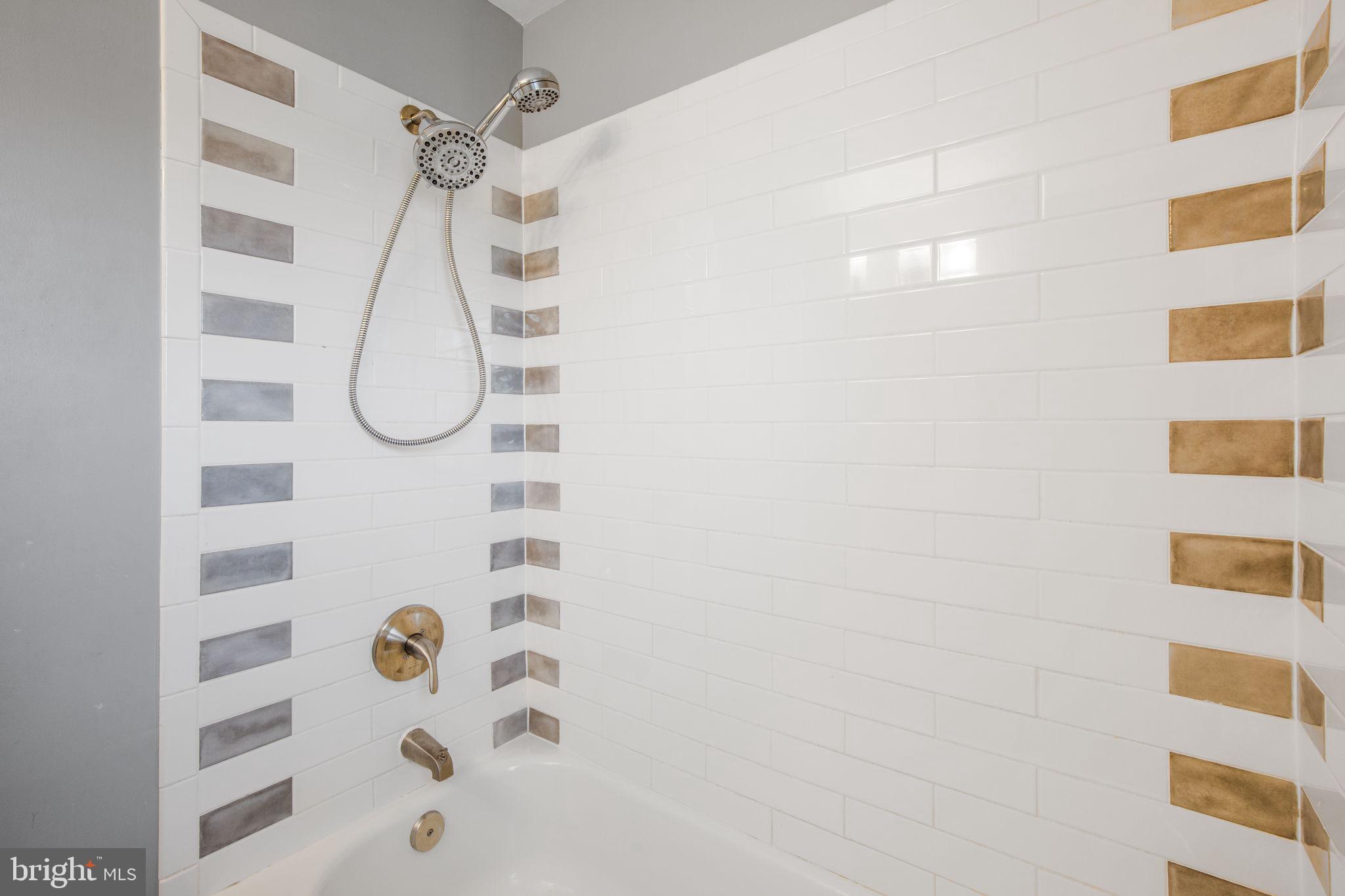 5655 Leiden Road Baltimore, MD 21206 - Photo 27 of 33 Upper Level Bathroom