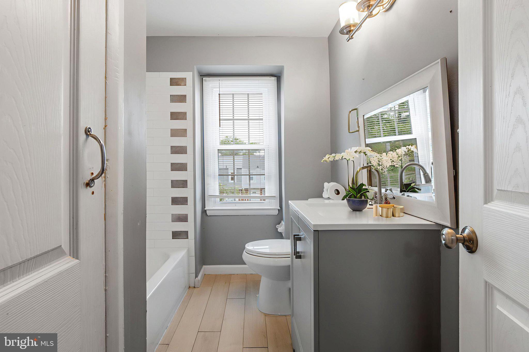 5655 Leiden Road Baltimore, MD 21206 - Photo 28 of 33 Upper Level Bathroom