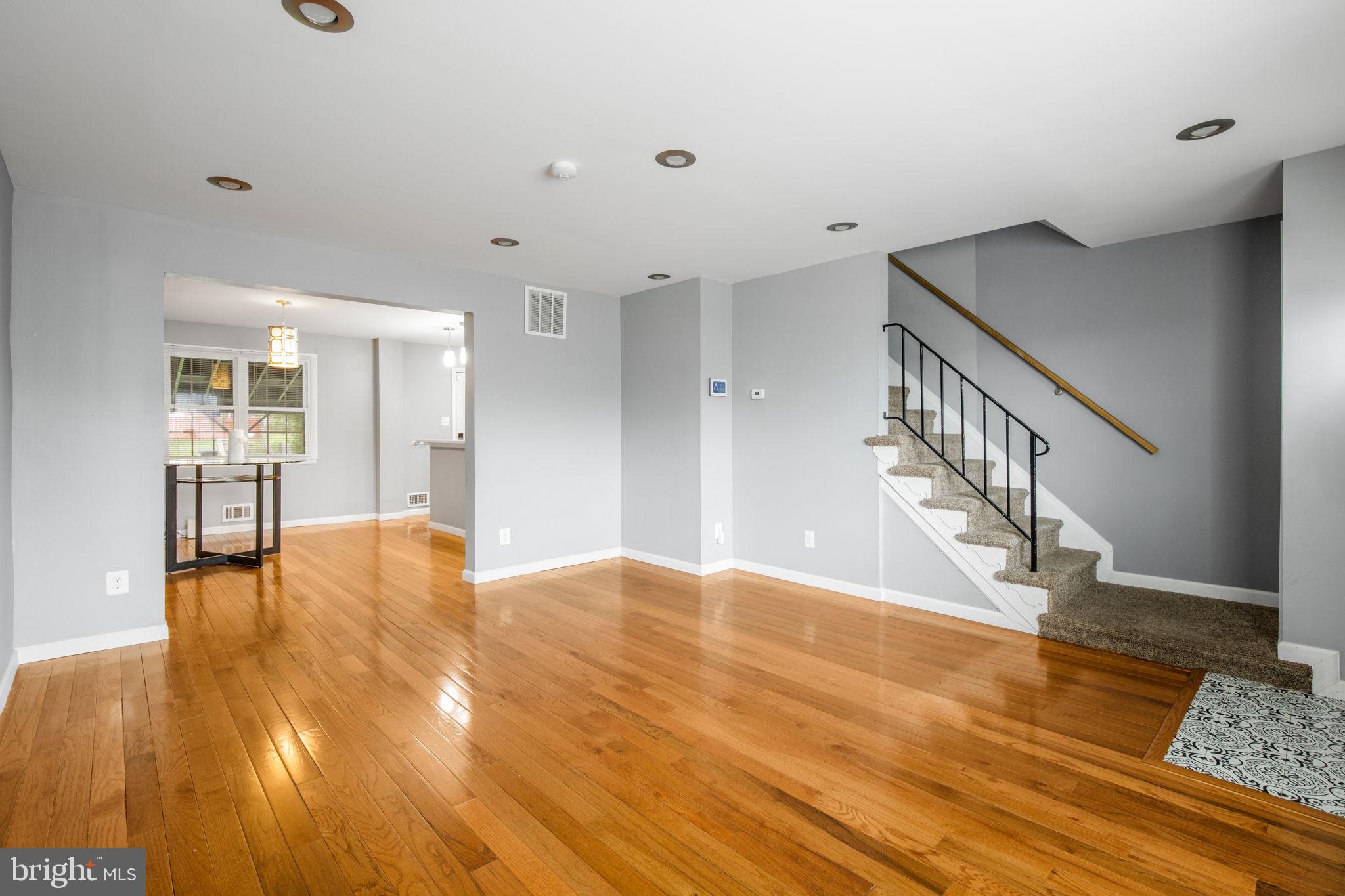 5655 Leiden Road Baltimore, MD 21206 - Photo 4 of 33 Living Room